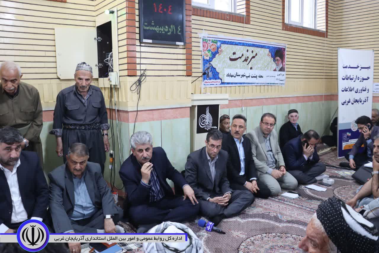 میز خدمت و دیدار چهرە بە چهرە مسئولان با ساکنان منطقه پشت تپ برگزار شد.