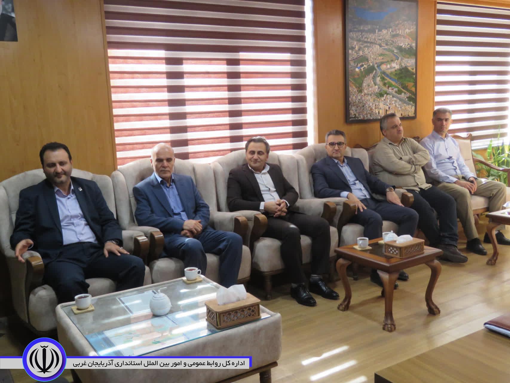 مراسم تودیع و معارفه رئیس پایگاه انتقال خون مهاباد برگزار شد