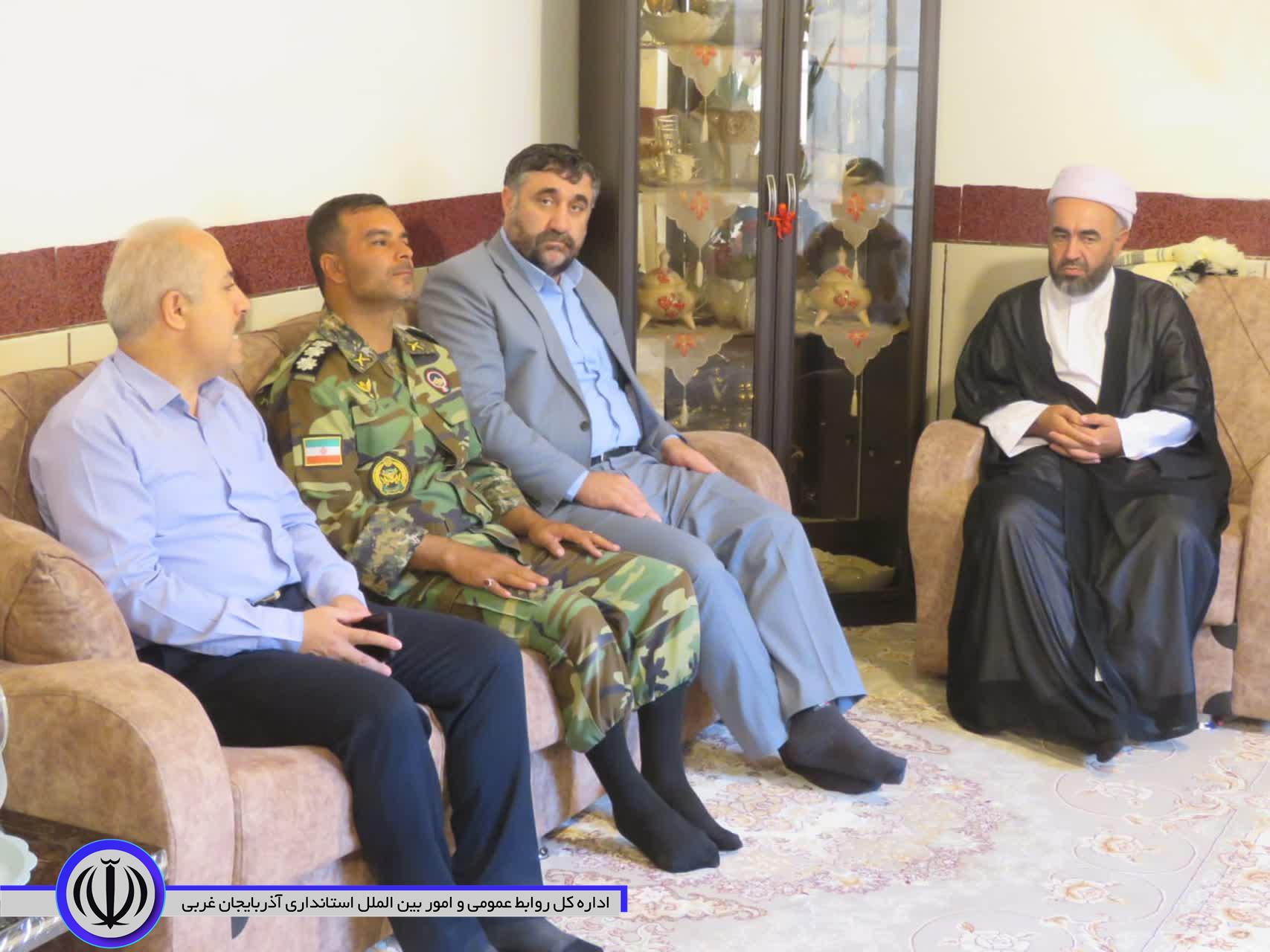 تجلیل از صبر و استقامت خانواده دوآزاده مهابادی
