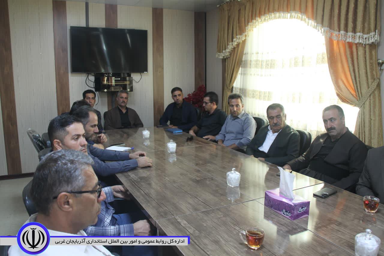 نشست مشترک بخشدار مرکزی مهاباد و دهیاران با فرمانده انتظامی شهرستان