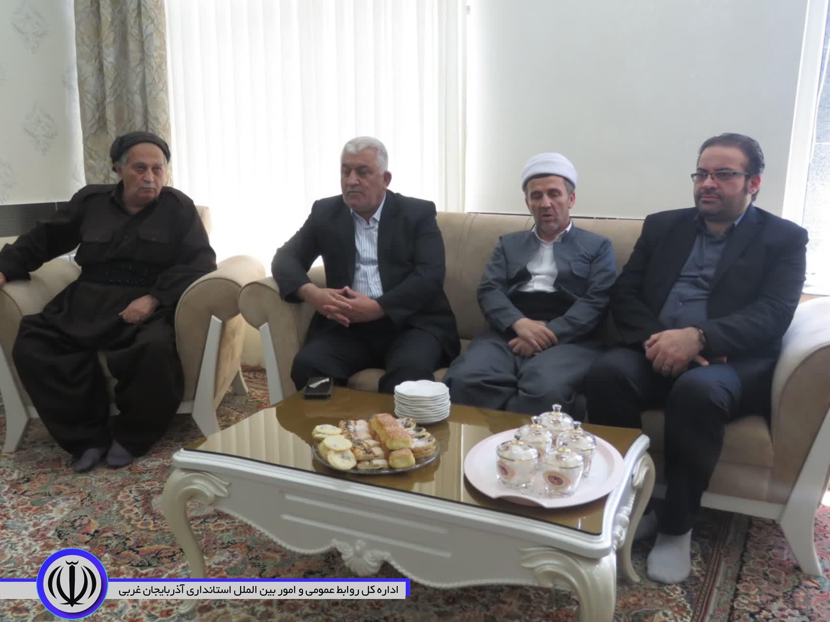 مسوولان مهابادی به دیدار خانواده شهدا رفتند