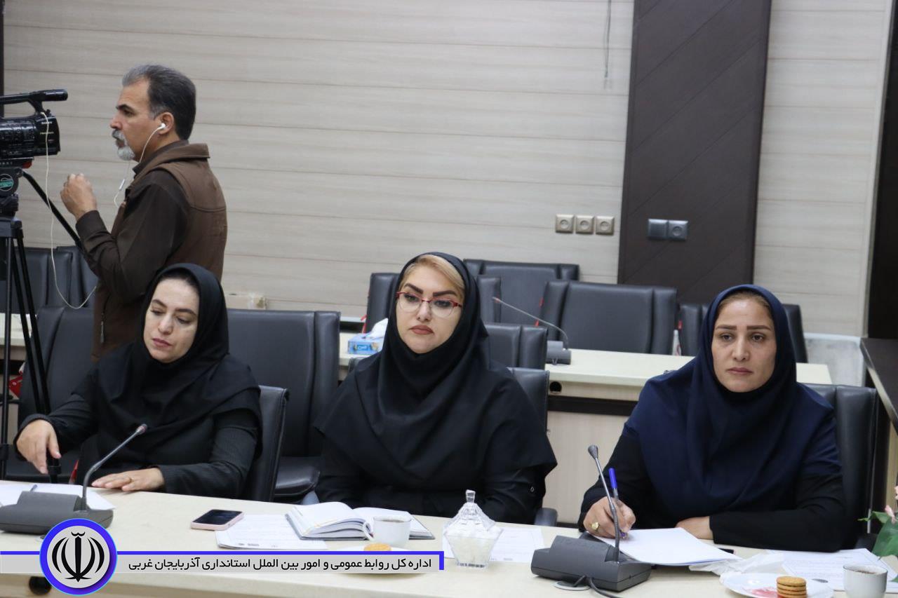 بررسی راهکار‌های حمایت از خانواده در نشست ستاد خانواده و جمعیت مهاباد