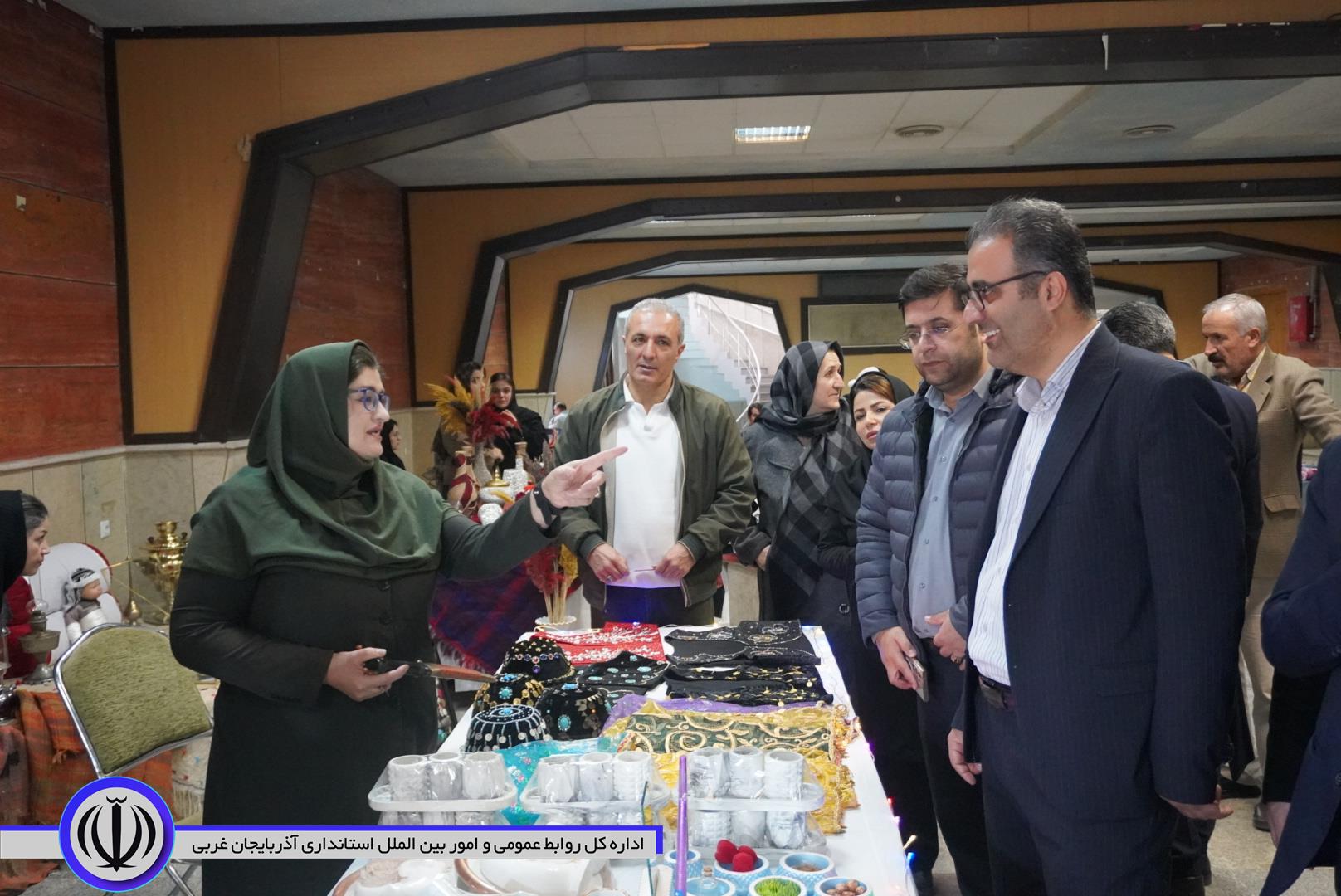 برپایی نمایشگاه صنایع دستی بانوان مهابادی در تالار وحدت