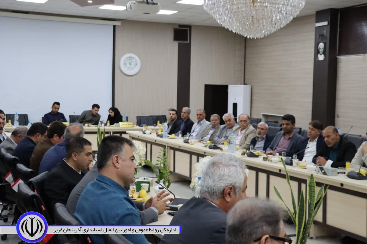 نشست اتاق بازرگانی استانی با فعالان اقتصادی مهاباد