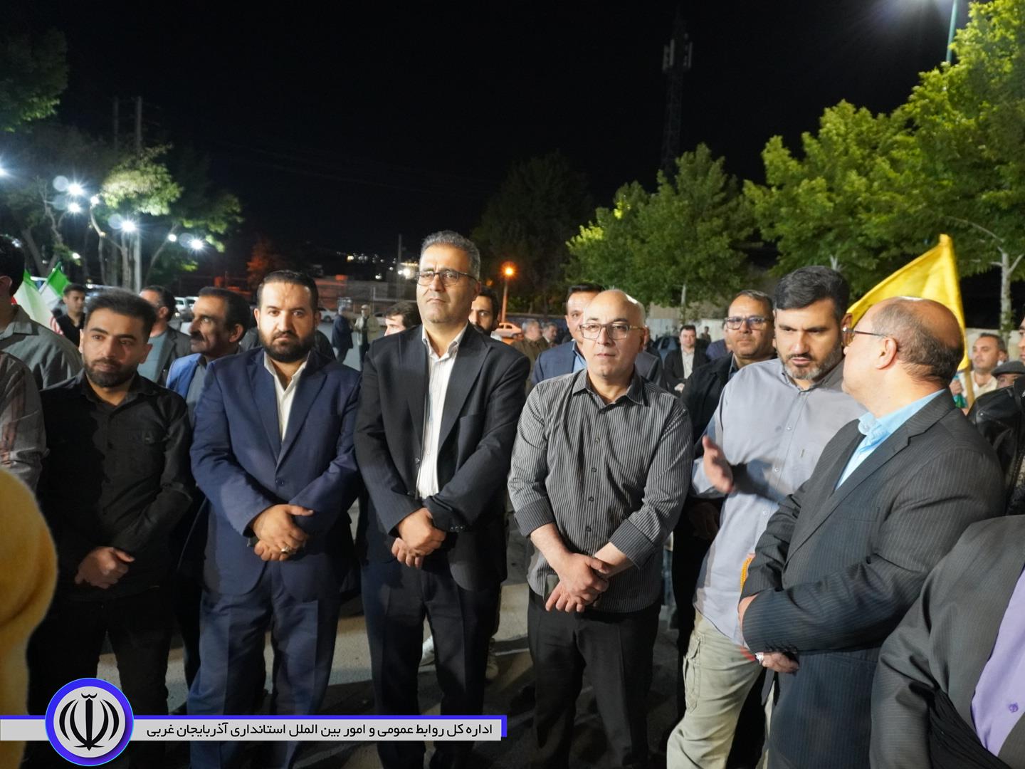 شامگاه پرشور در مهاباد؛ میدان شهدا میزبان پیام همدلی و پایداری مردم