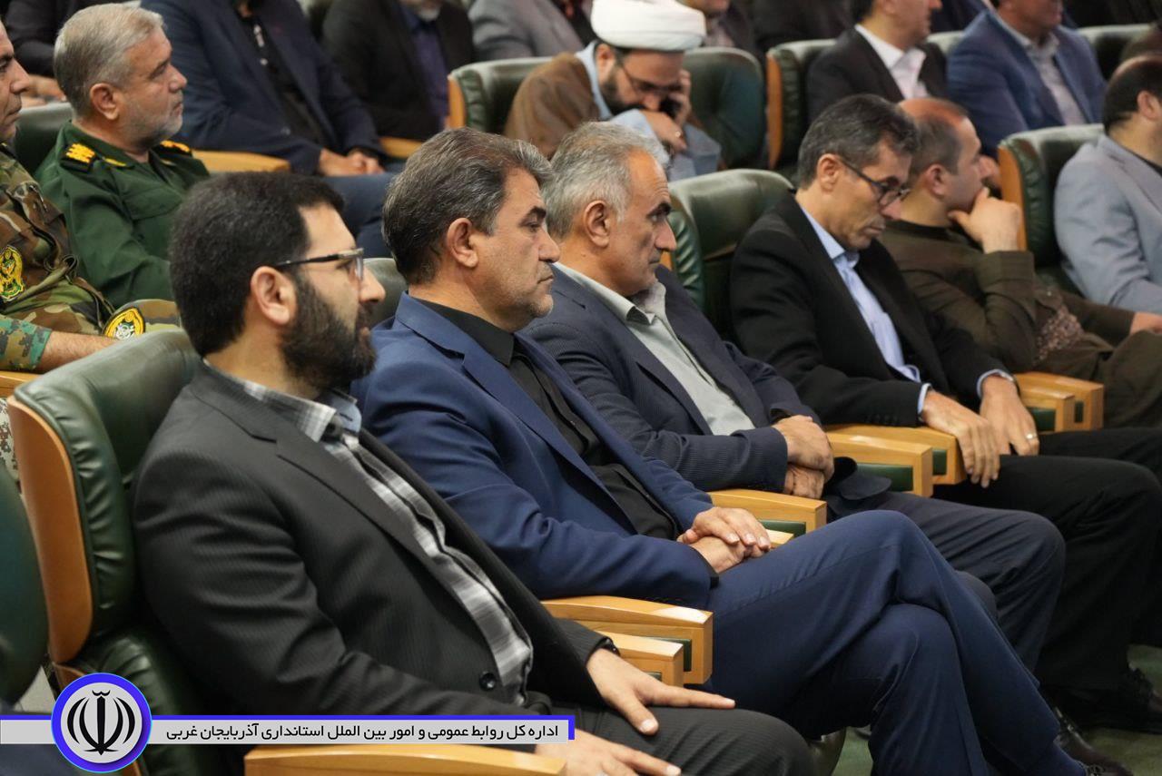 اجرای 5 هزار پروژه عمرانی در آذربایجان غربی محصول برنامه ریزی درست، هم افزایی، تلاش شبانه روزی و امنیت پایدار بود/ ریل گذاری توسعه استان با همفکری نمایندگان مجلس انجام شده است/ ظرفیت های کم نظیر آذربا