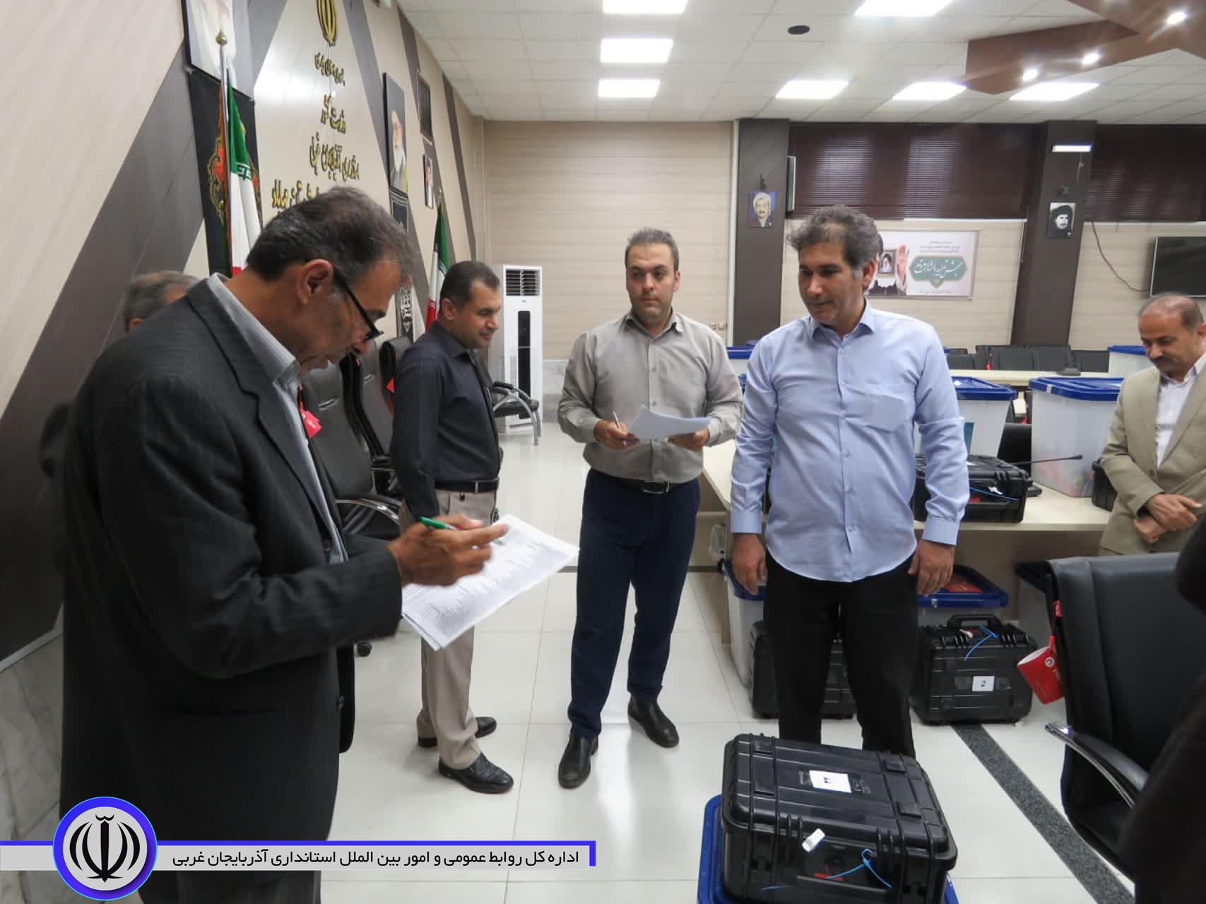 صندوقهای اخذ رأی در مهاباد توزیع شد
