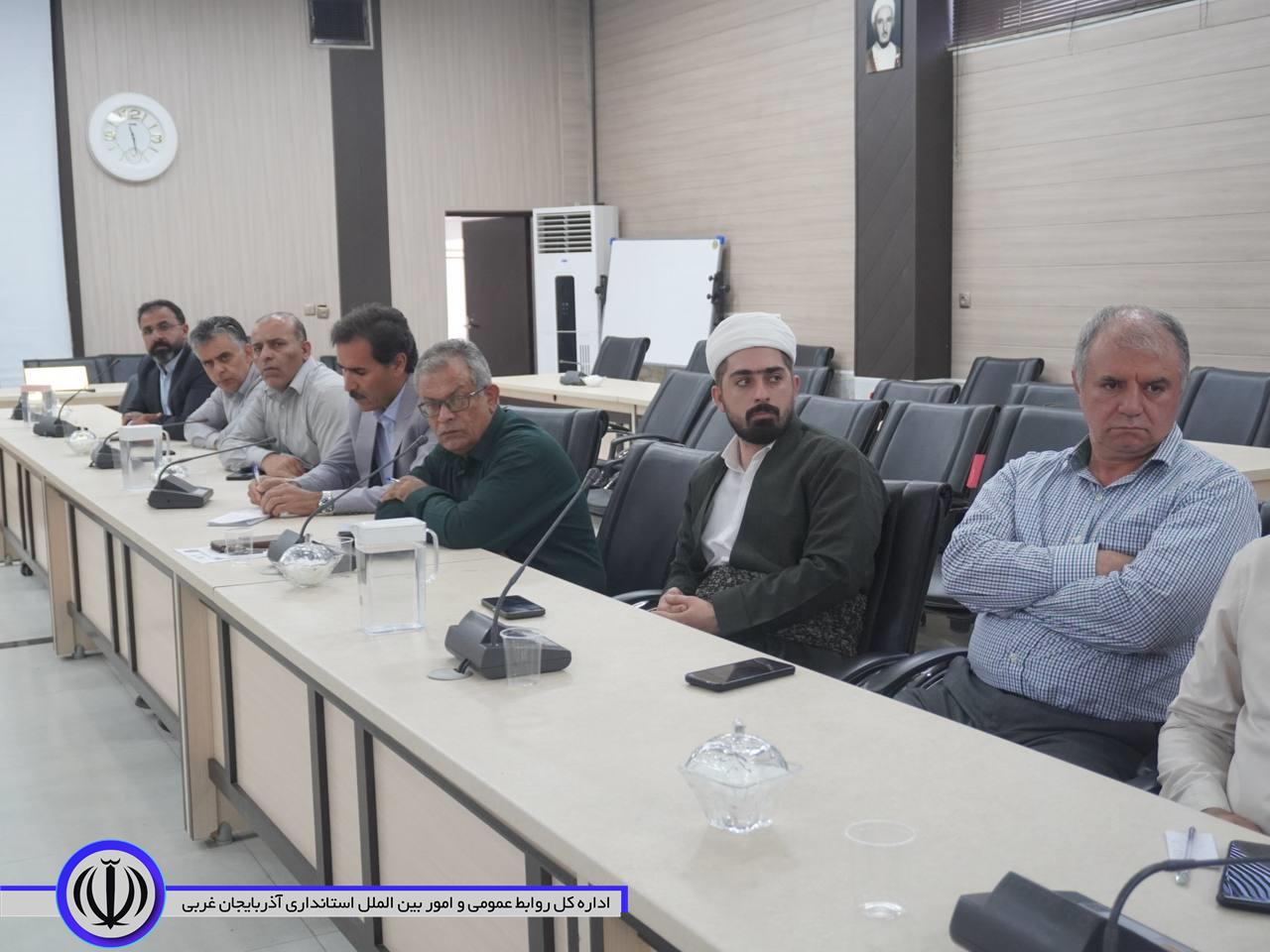 اعزام کاروان 9 اتوبوسی از مهاباد به مراسم وداع و تشییع پیکر رهبر شهید انقلاب