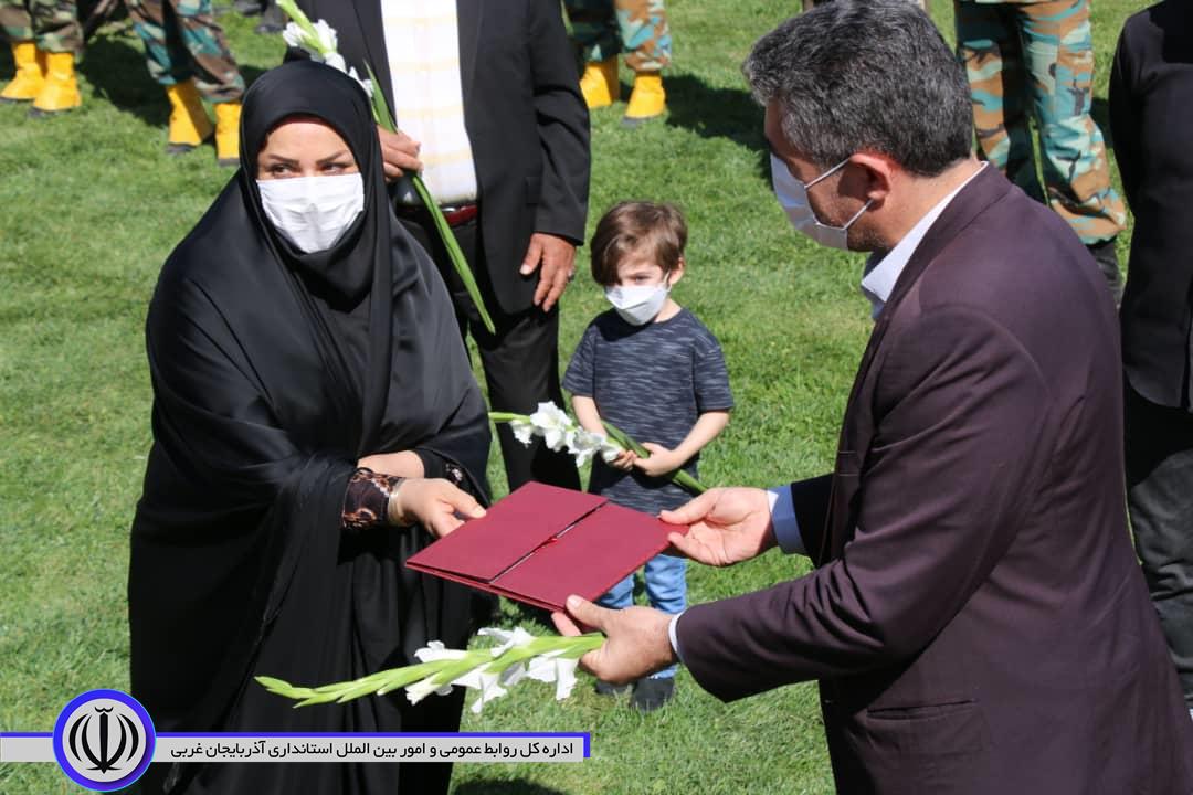 گلباران و عطر افشانی مزار شهید خلبان خالد حیدری به مناسبت گرامیداشت هفته دفاع مقدس