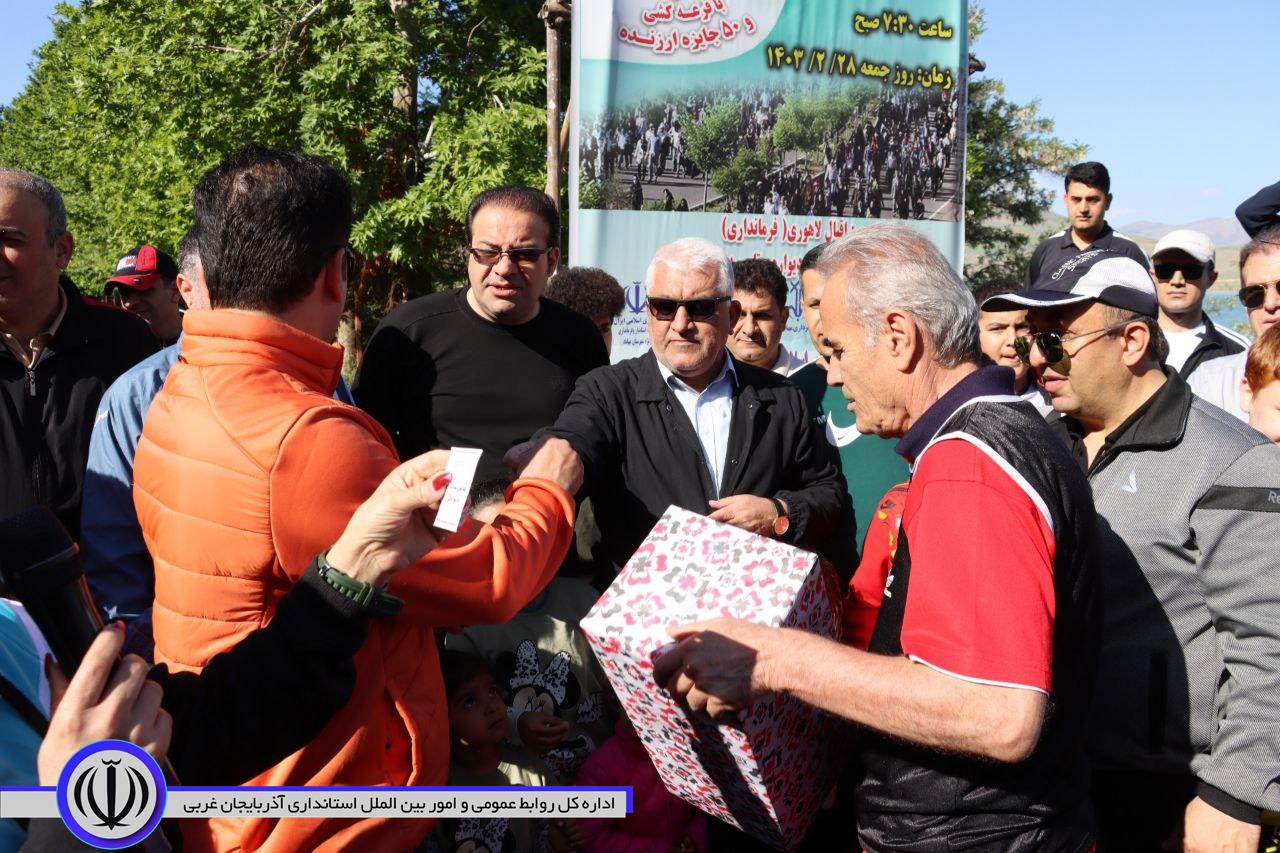 همایش پیادە روی در مهاباد برگزارشد