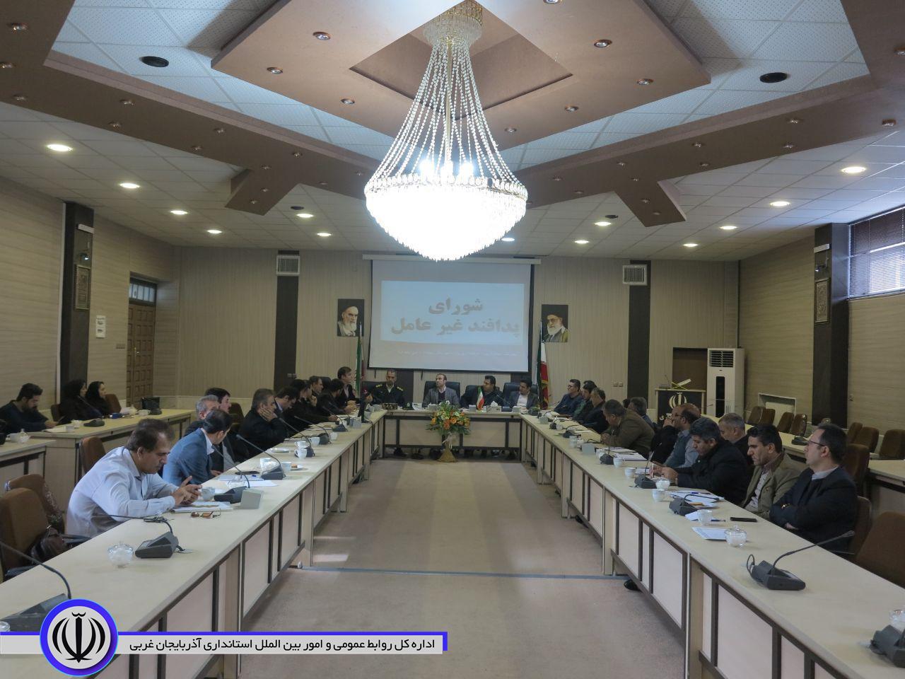 شناسایی تهدیدات و راههای مقابله با آن در شورای پدافند غیرعامل مهاباد