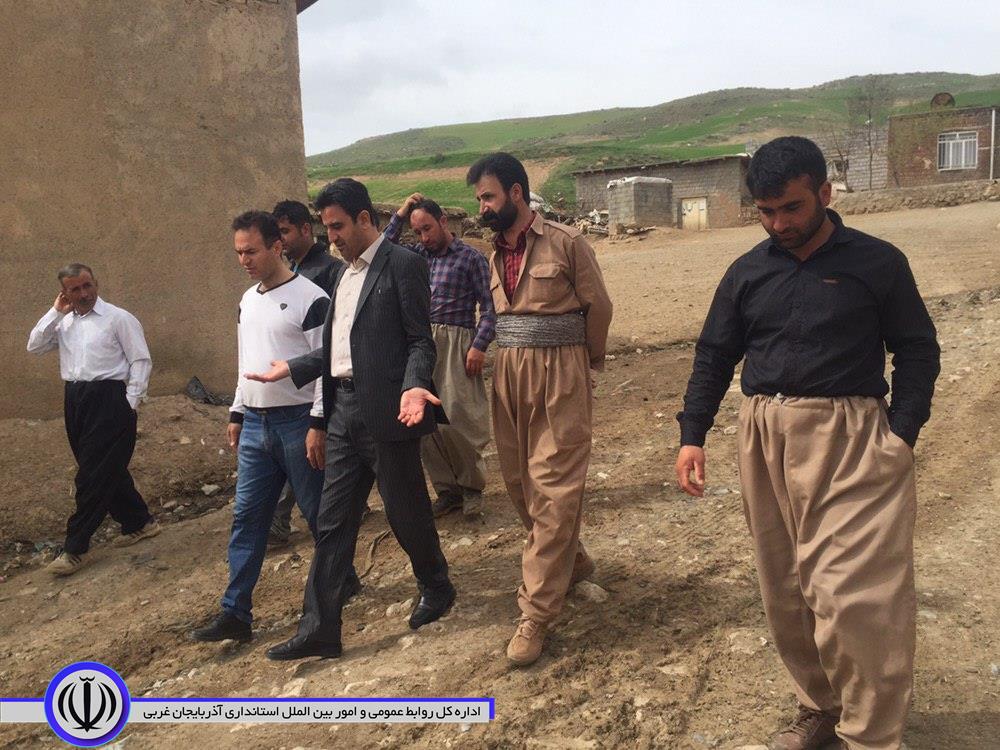 بازدید پاکزاد بخشدار مرکزى مهاباد از روستاى داش تیمور و دیدار با اهالى روستا