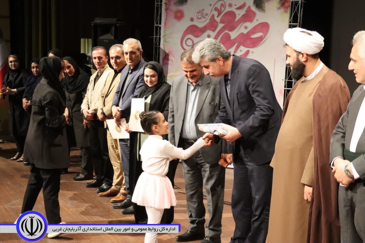 به مناسبت دهه کرامت، آیین گرامیداشت روز دختر در مهاباد برگزار شد