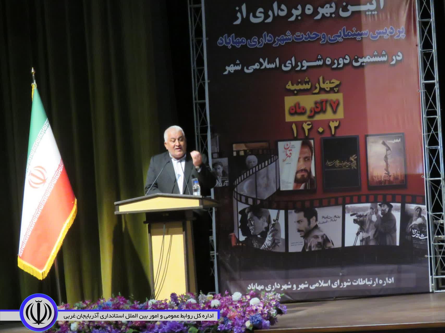 فرماندار ویژه مهاباد: جامعه به نشاط و امیدآفرینی هنرمندان نیاز دارد