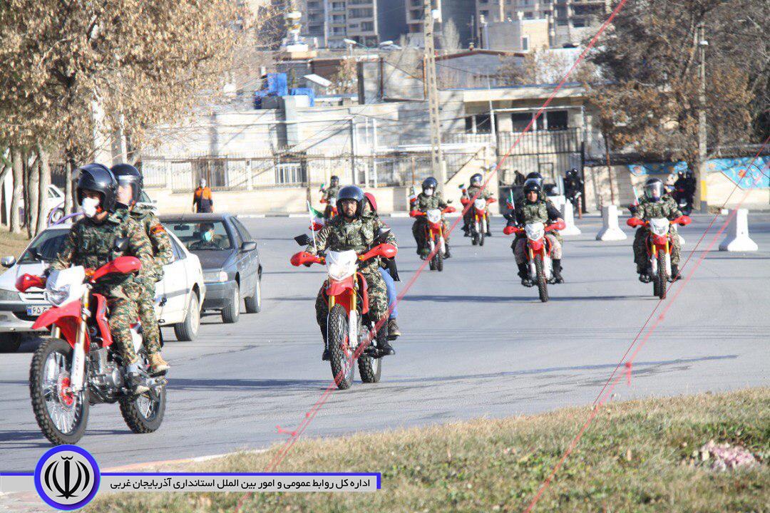 راهپیمایی موتوری و خودرویی 22 بهمن در مهاباد برگزار شد