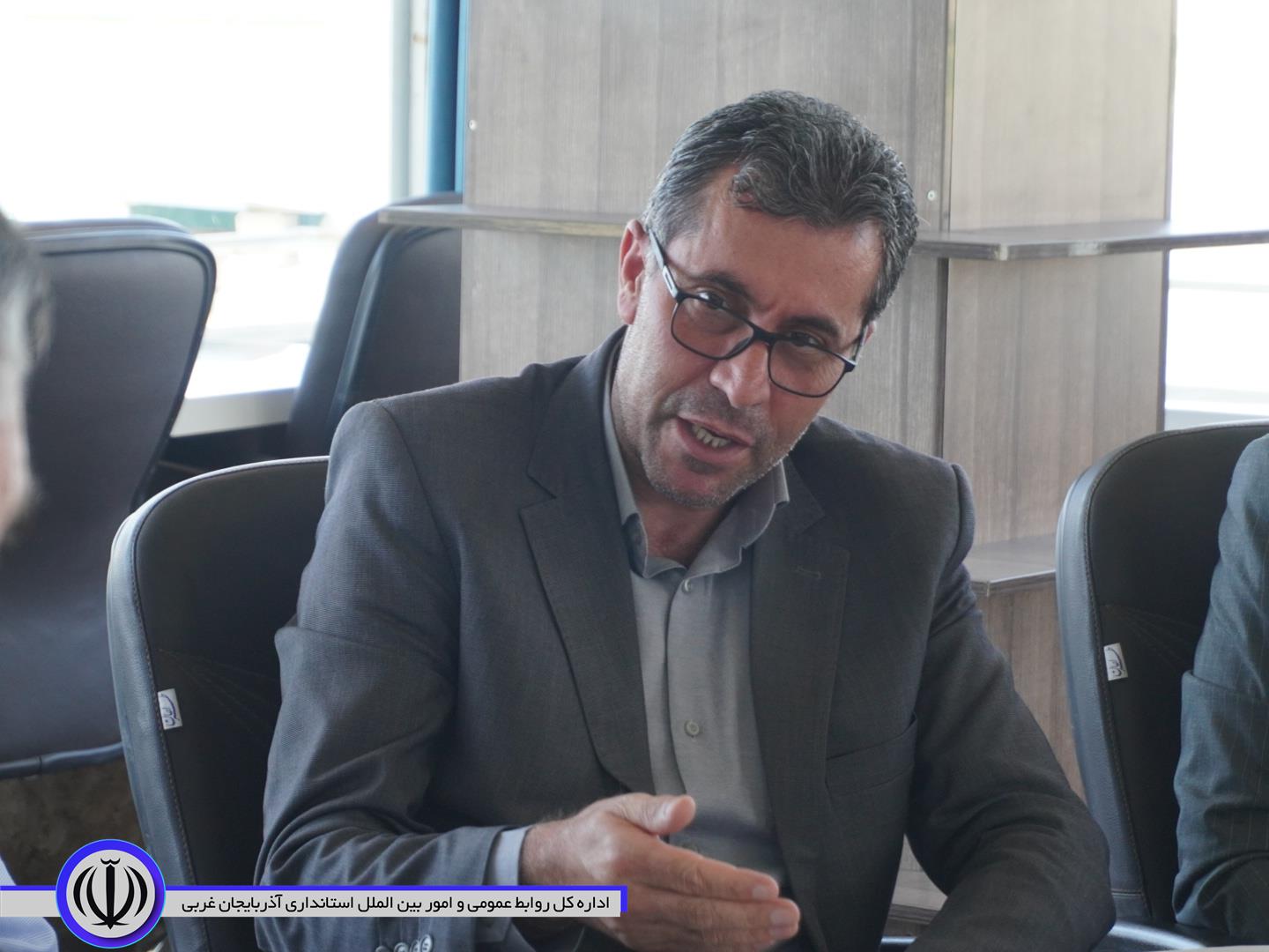 نشست تخصصی جمعی از مسئولان مهاباد با هدف مدیریت زیست محیطی و حفظ هرچه بهتر تالاب ها به مناسبت هفته محیط زیست