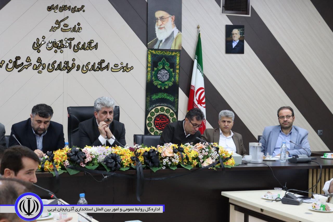 نشست مسوولان شهرستان با بازاریان و معتمدین