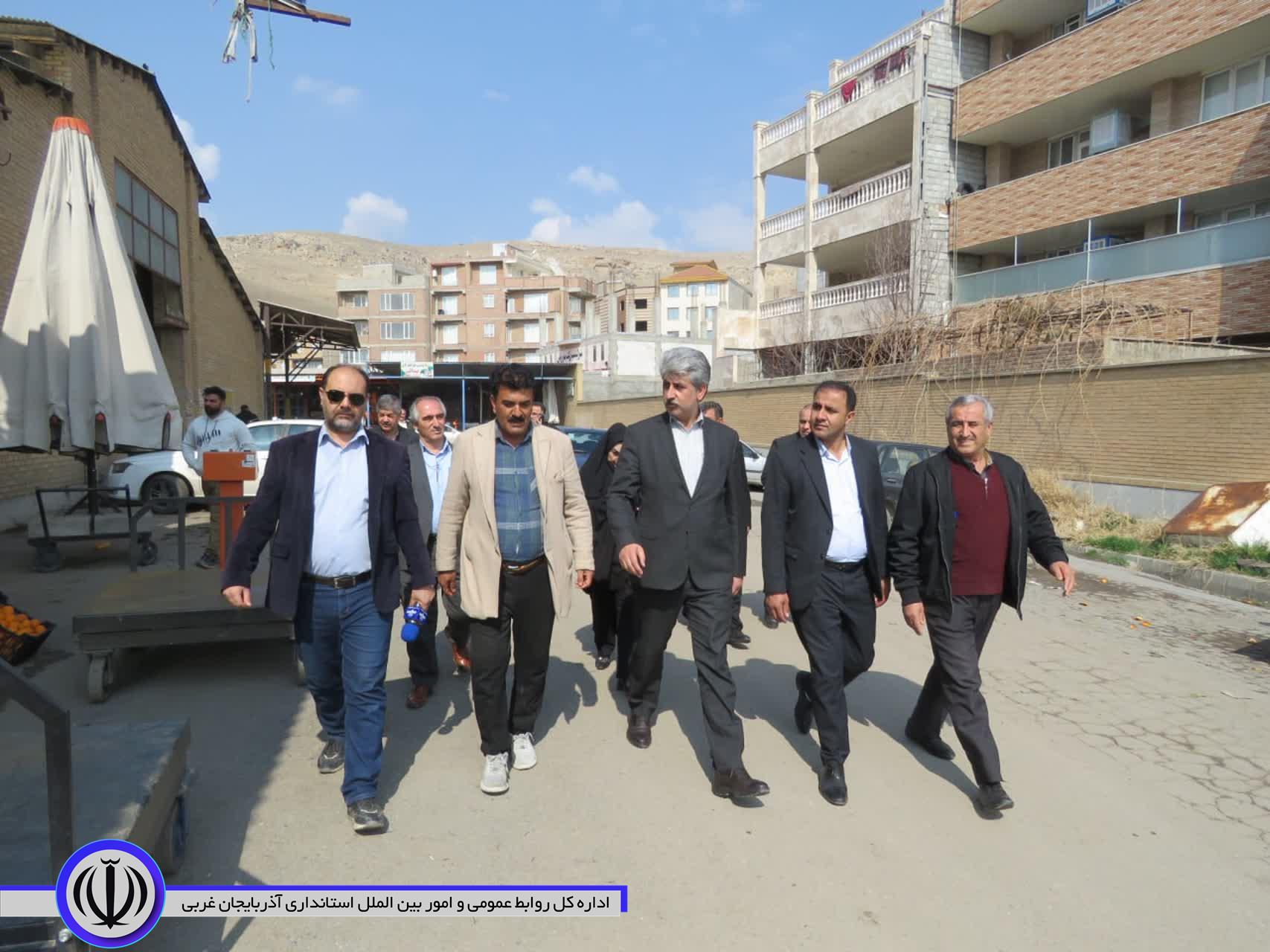 بازدید مسوولان شهرستان از میدان میوه و تره بار مهاباد