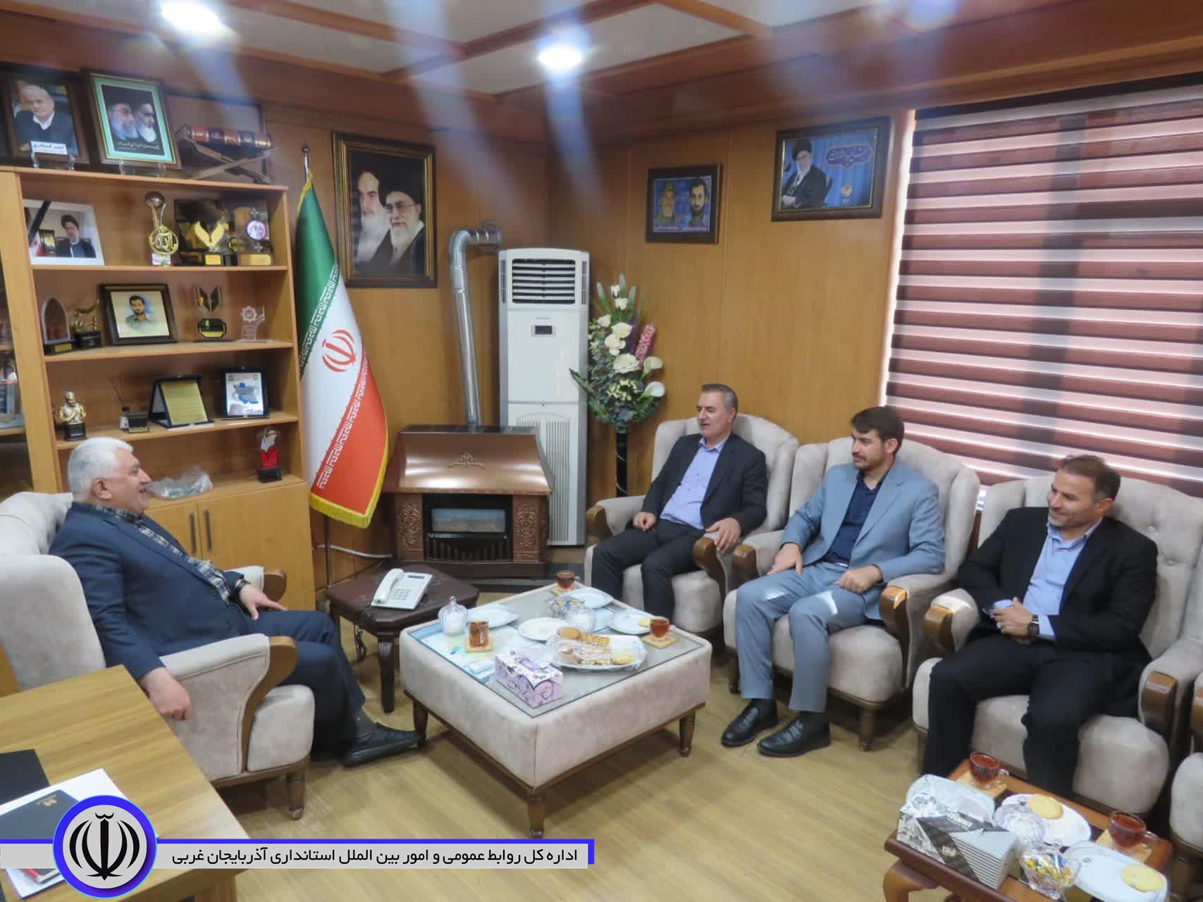 دیدار مقامات قضایی شهرستان با فرماندار ویژه مهاباد به مناسبت هفته دولت