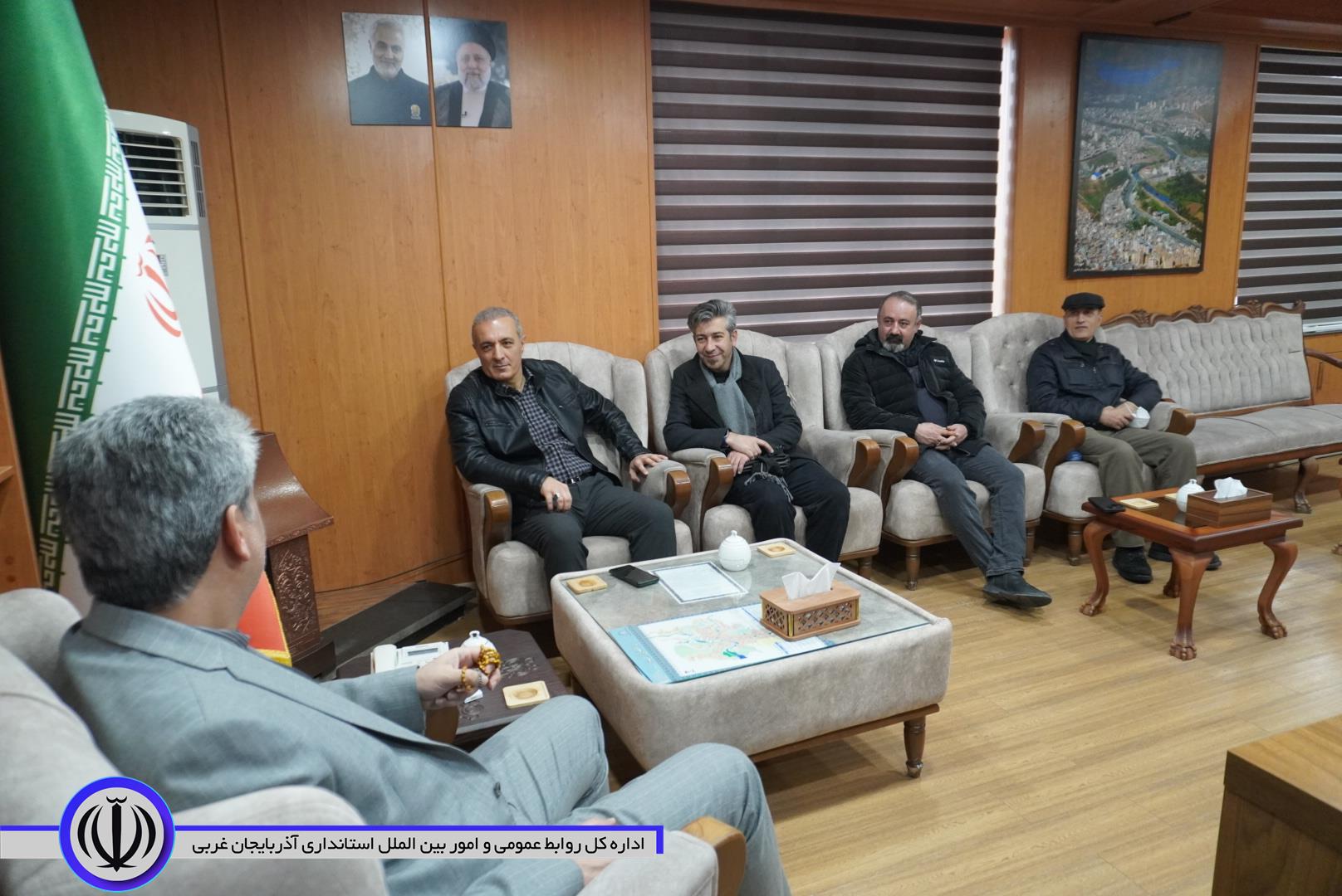 دیدار هنرمندان سینمای جوان با فرماندار مهاباد؛ تأکید بر نقش هنر در نشاط اجتماعی و مبلمان شهری