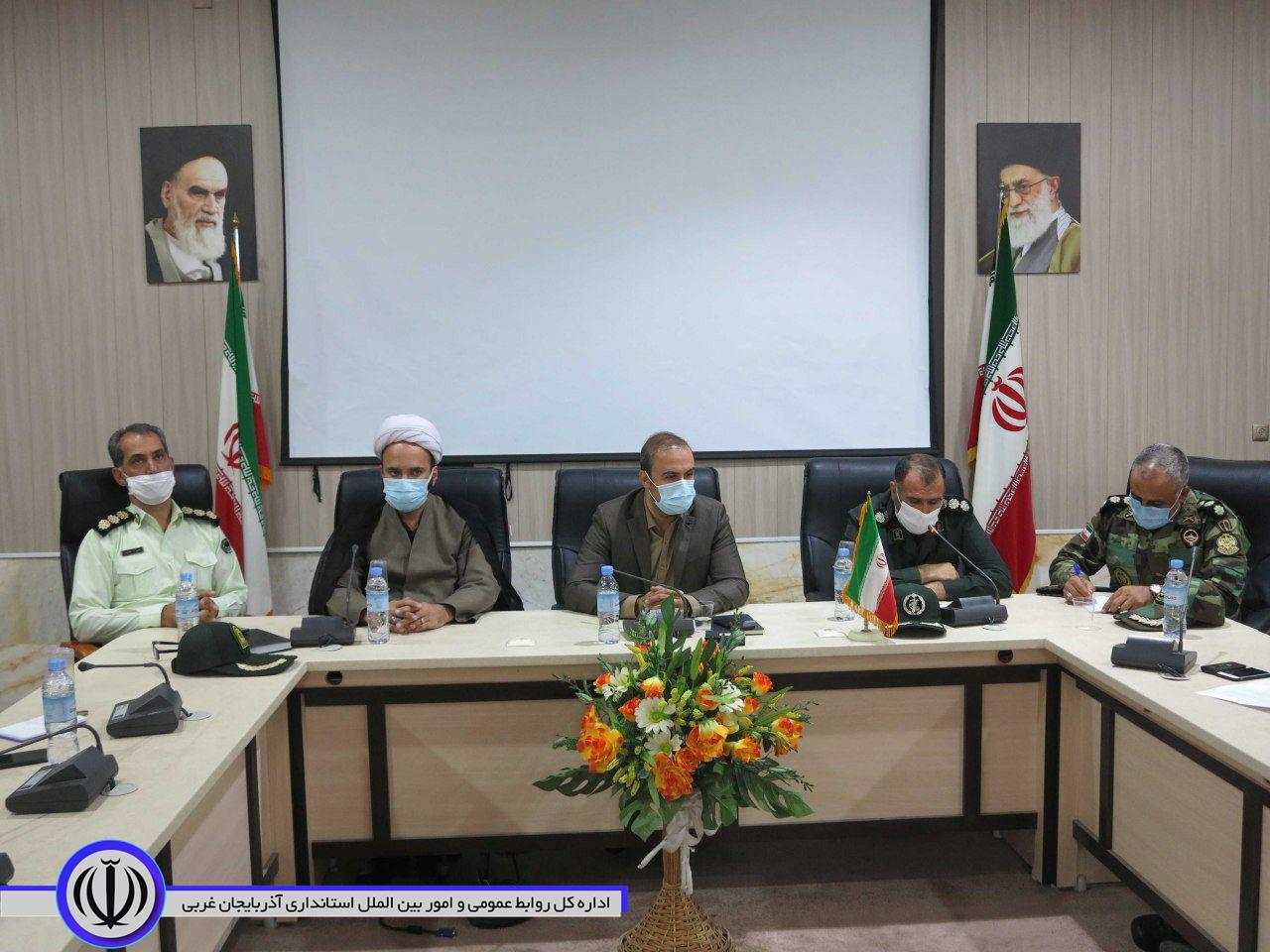 نشست برنامه ریزی برنامههای هفته دفاع مقدس در مهاباد