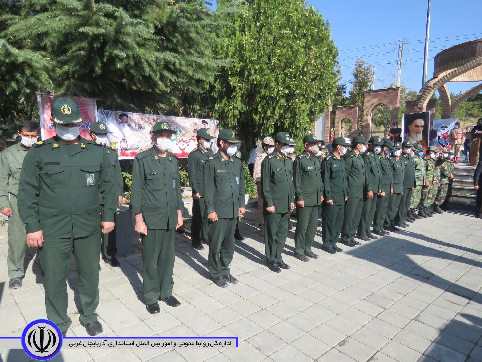 گلزار شهدای مهاباد غبارروبی و عطرافشانی شد