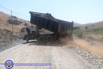 عملیات راهداری در محورهای روستایی مهاباد