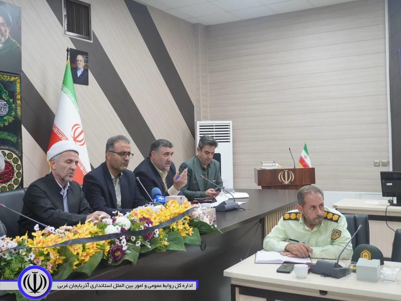 اعزام کاروان 9 اتوبوسی از مهاباد به مراسم وداع و تشییع پیکر رهبر شهید انقلاب