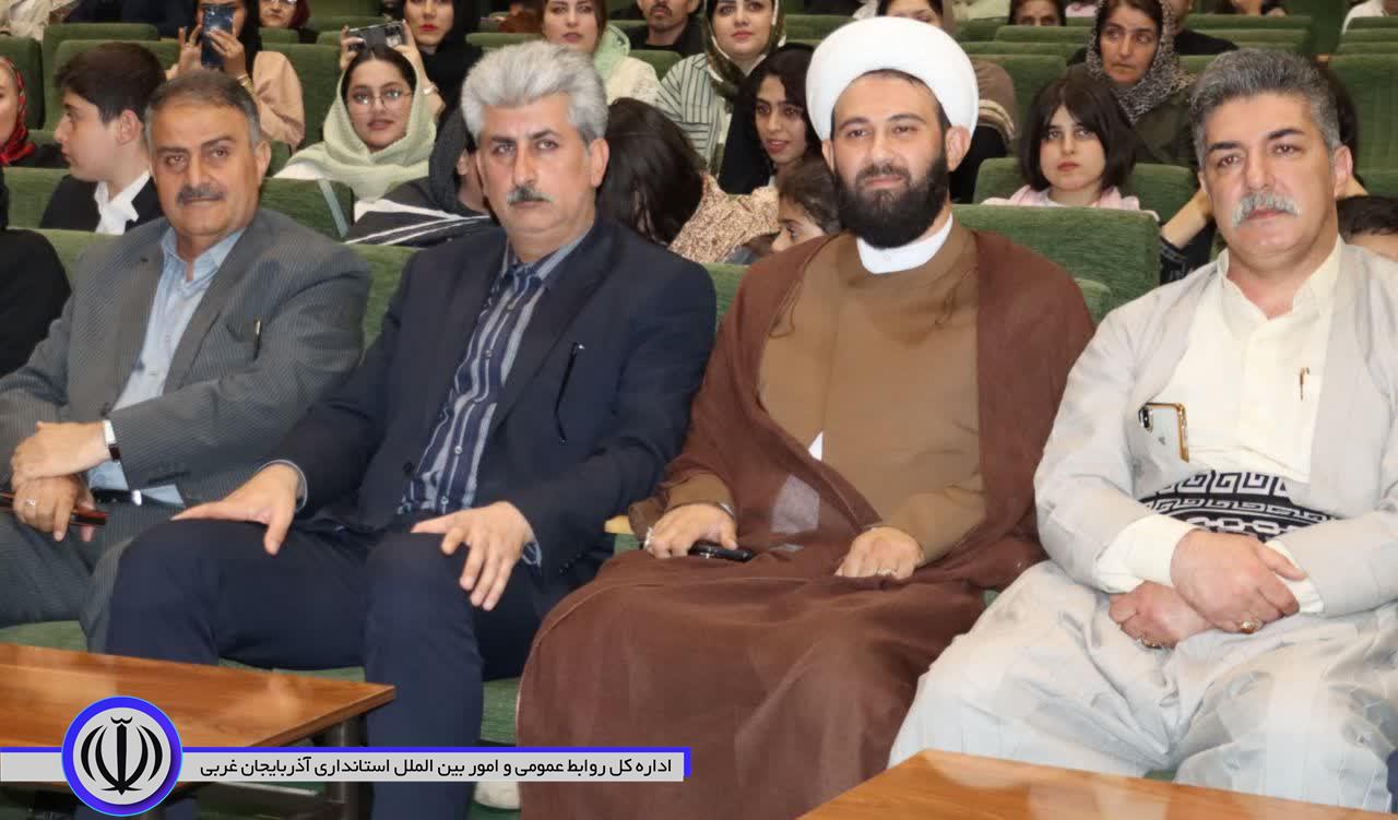 به مناسبت دهه کرامت، آیین گرامیداشت روز دختر در مهاباد برگزار شد