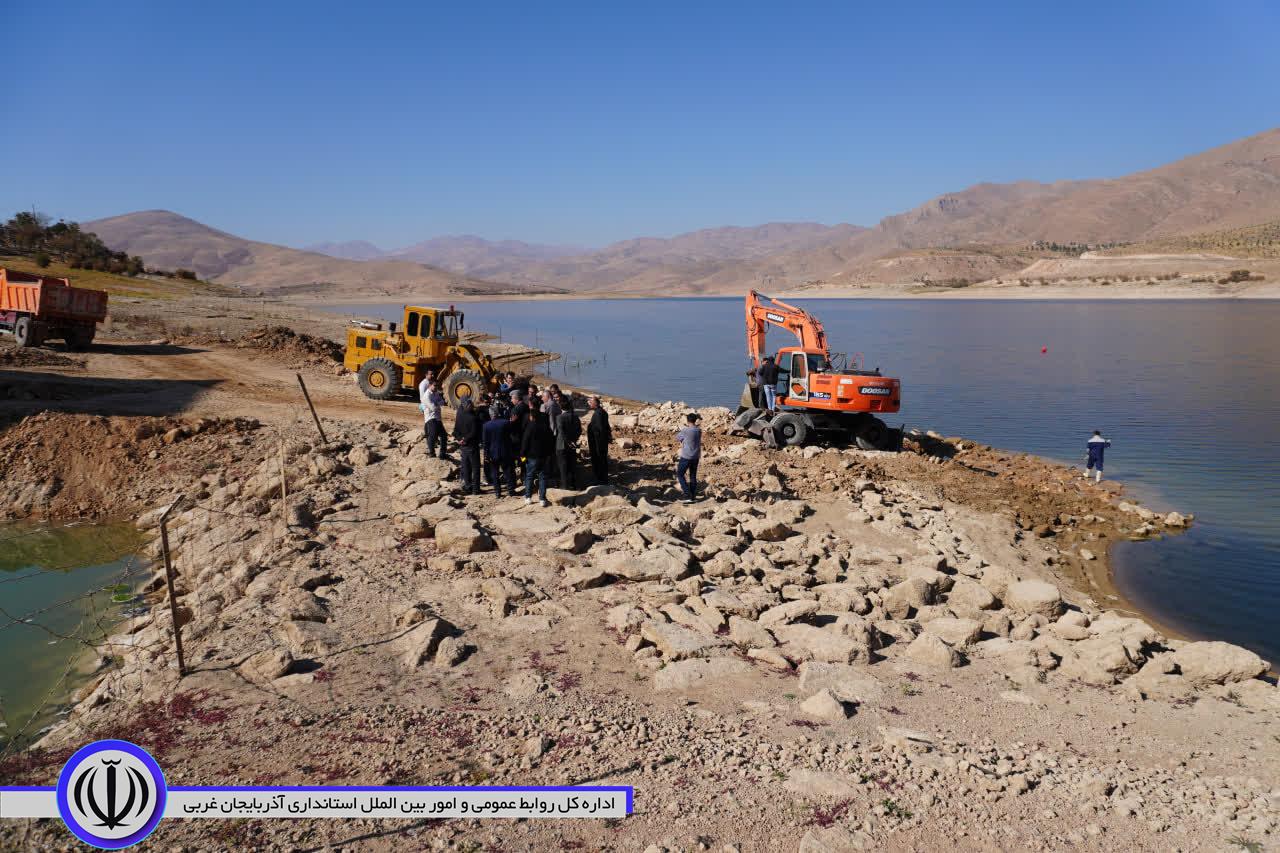 ساخت سکوی تازه برای برج آبگیر از سد مهاباد آغاز شد