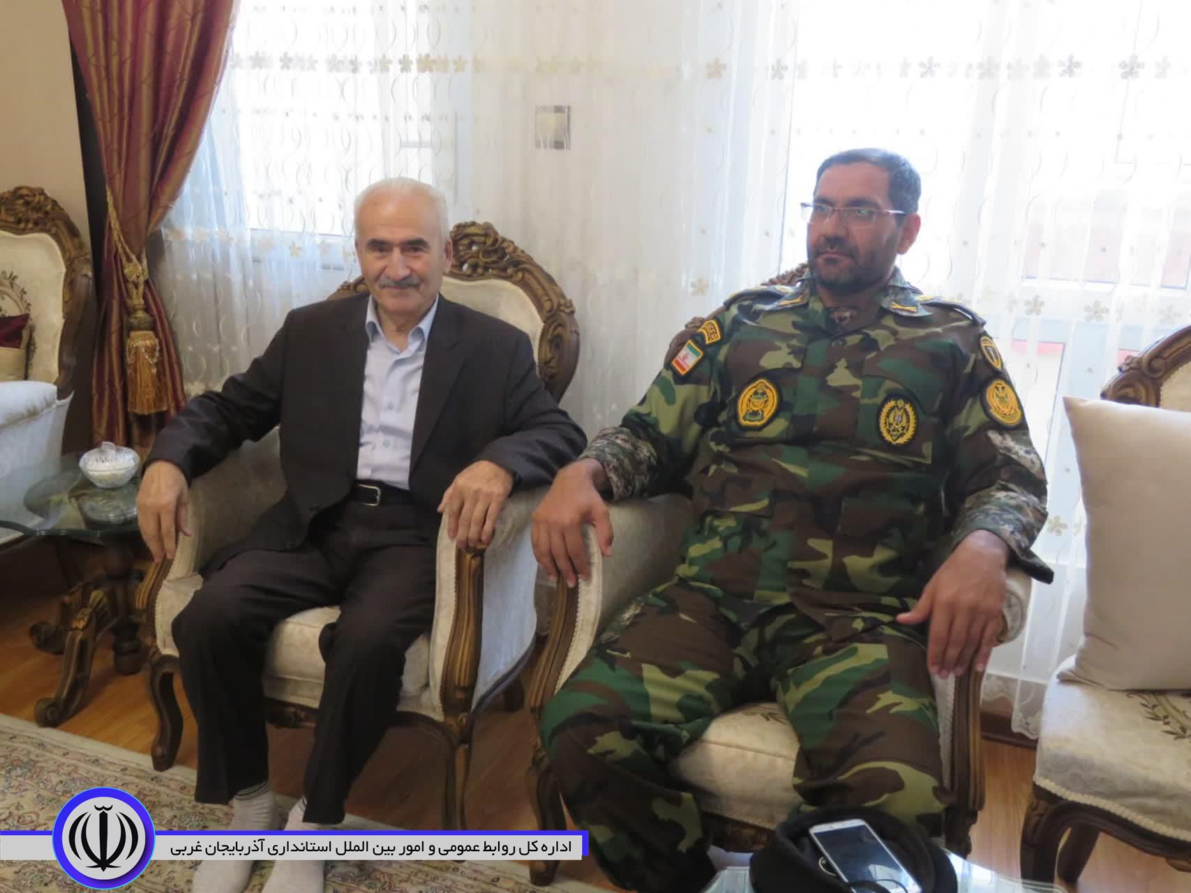 مسوولان مهاباد با خانواده 2 شهید این شهرستان دیدار کردند