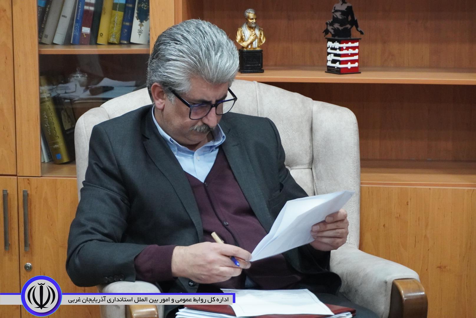 تصاویری از جلسه ملاقات عمومی فرماندار مهاباد در چهارشنبه های مردمی