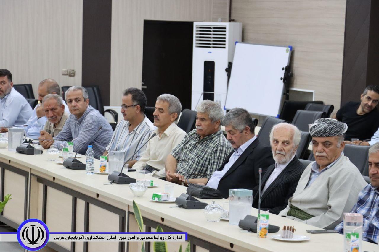 نشست مسوولان شهرستان با بازاریان و معتمدین