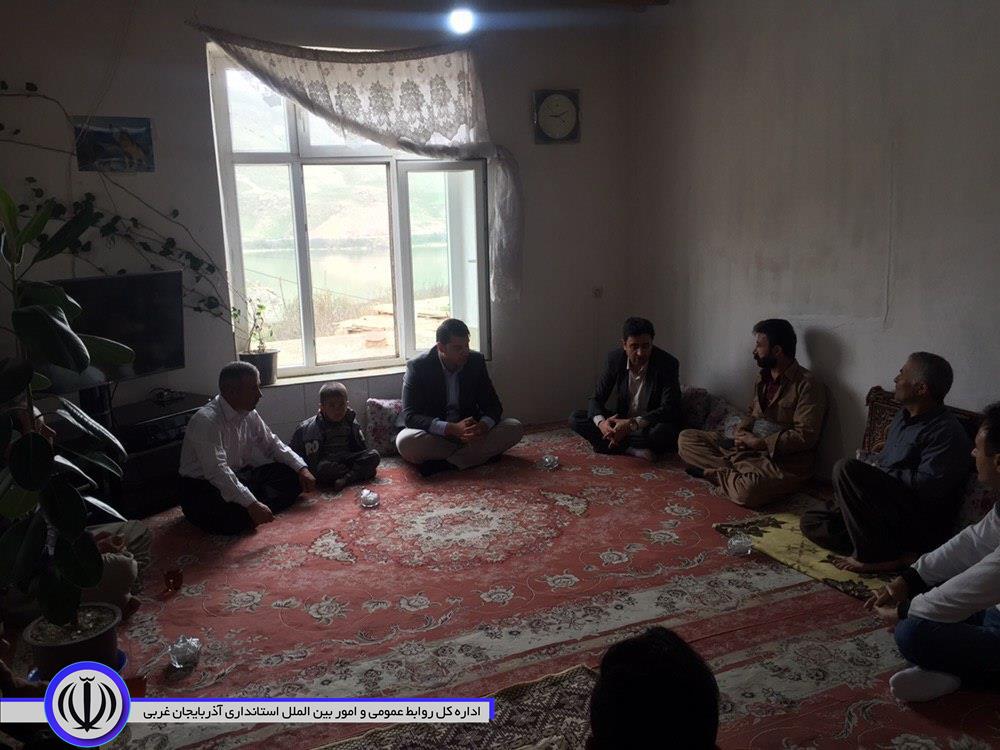 بازدید پاکزاد بخشدار مرکزى مهاباد از روستاى داش تیمور و دیدار با اهالى روستا