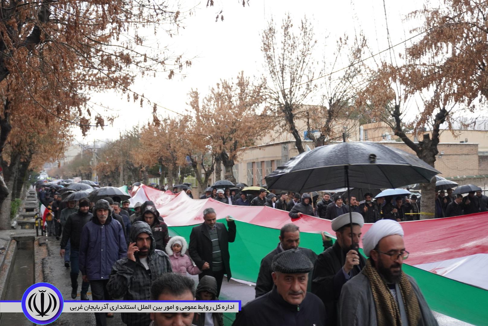 مهابادی‌ها چهل‌وهفتمین سالگرد پیروزی انقلاب اسلامی را زیر باران جشن گرفتند