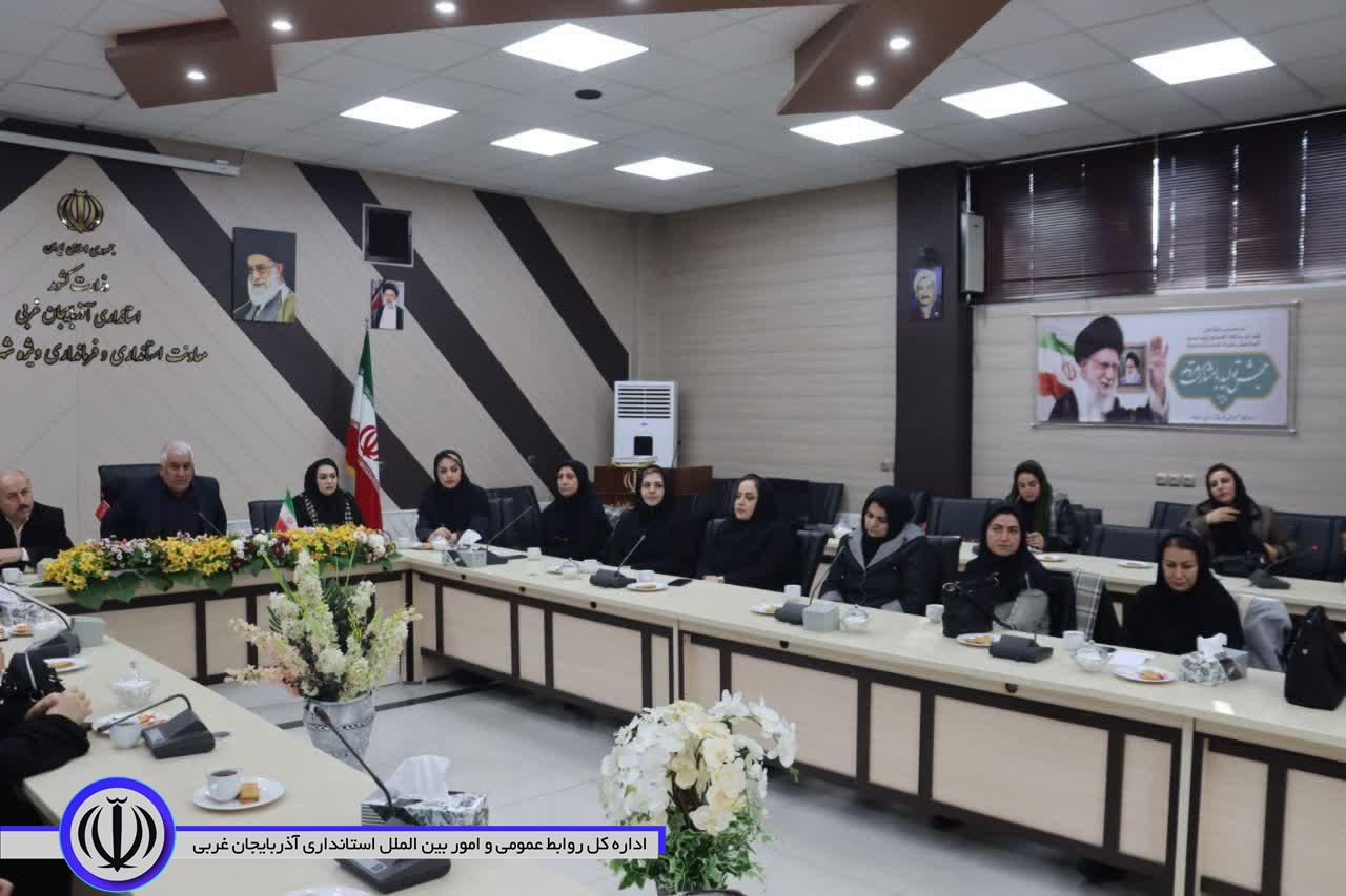 نشست تخصصی بانوان به مناسبت گرامیداشت هفته زن و روز مادر