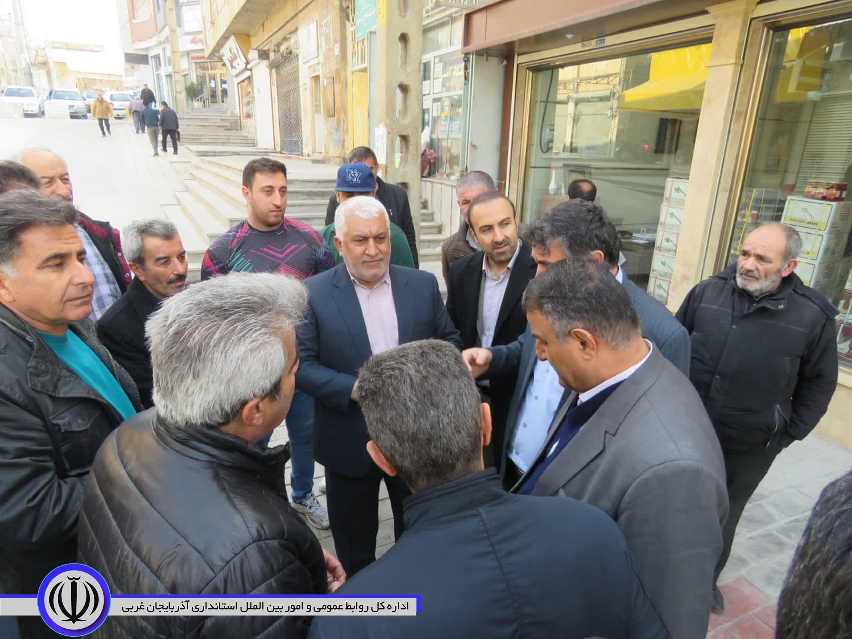 توزیع بیش از 100 تُن کالای اساسی در مهاباد آغاز شد