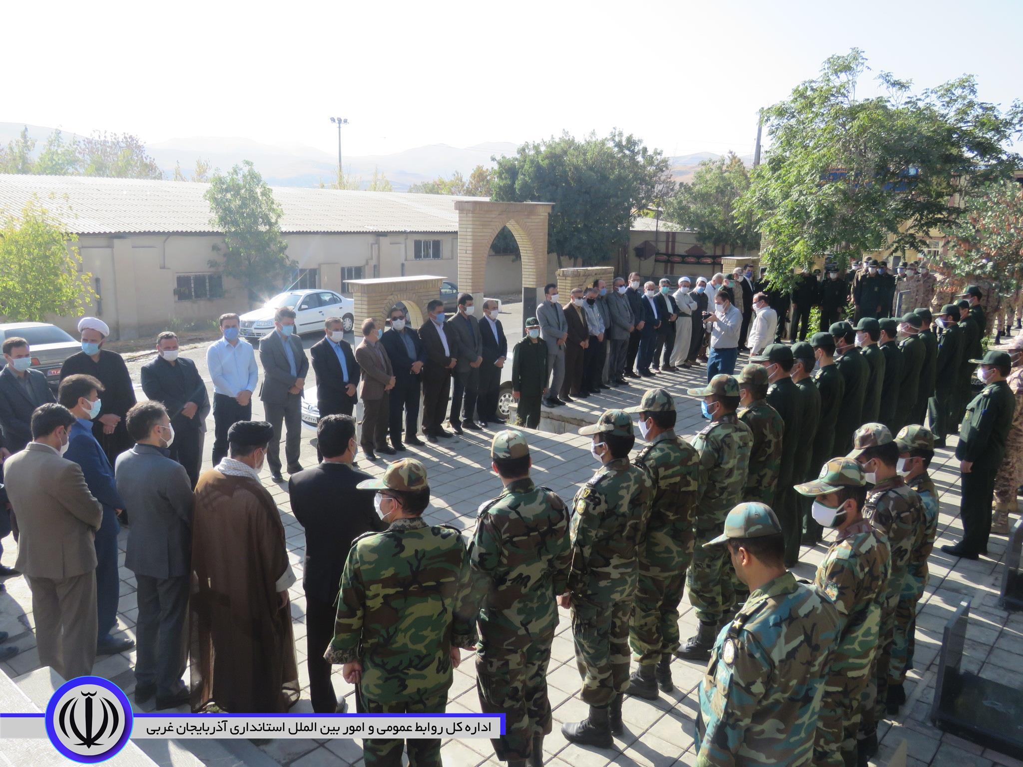 گلزار شهدای مهاباد غبارروبی و عطرافشانی شد