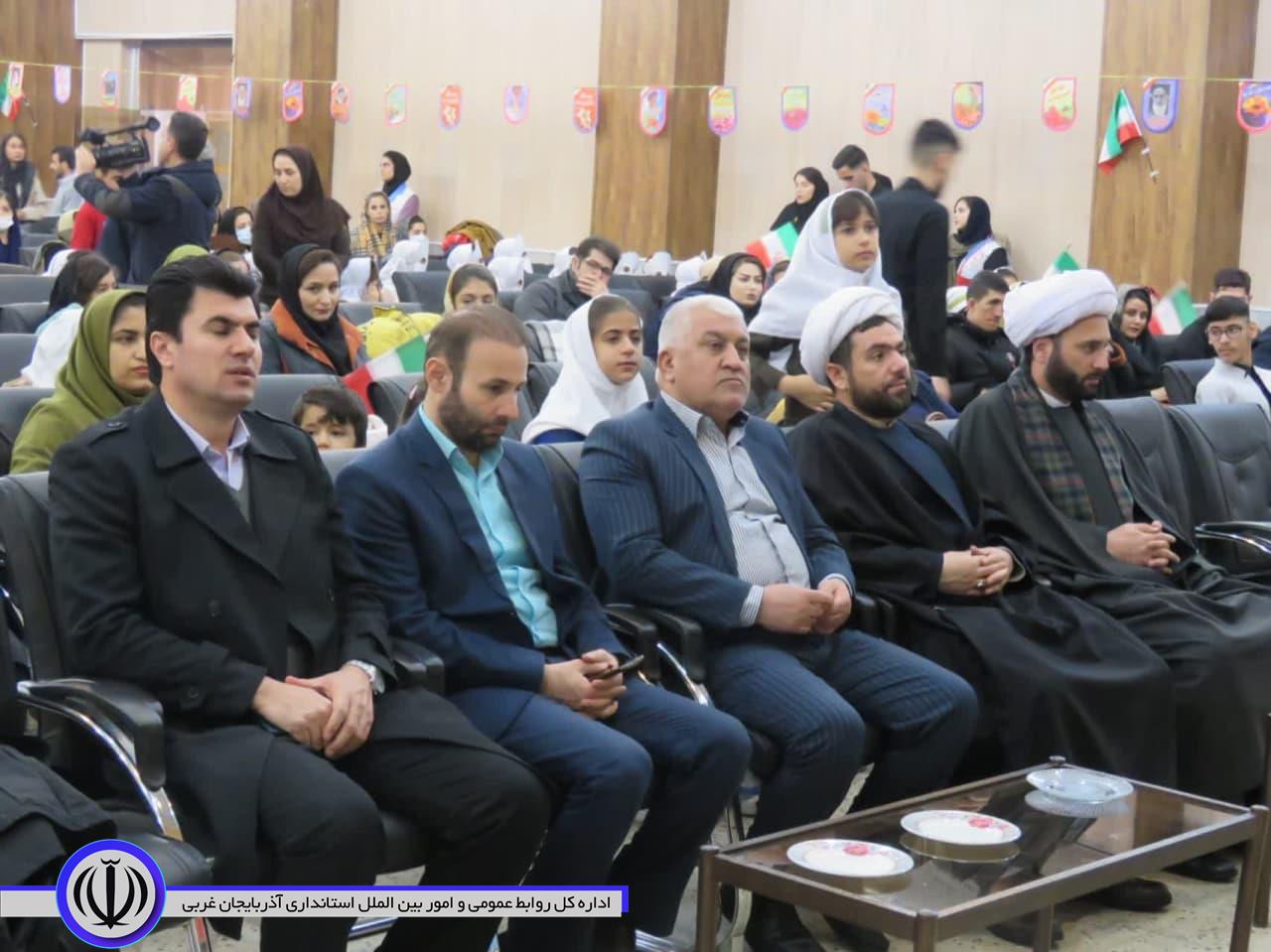 جشنواره غذاهای بومی و بازی های محلی در مهاباد برگزار شد