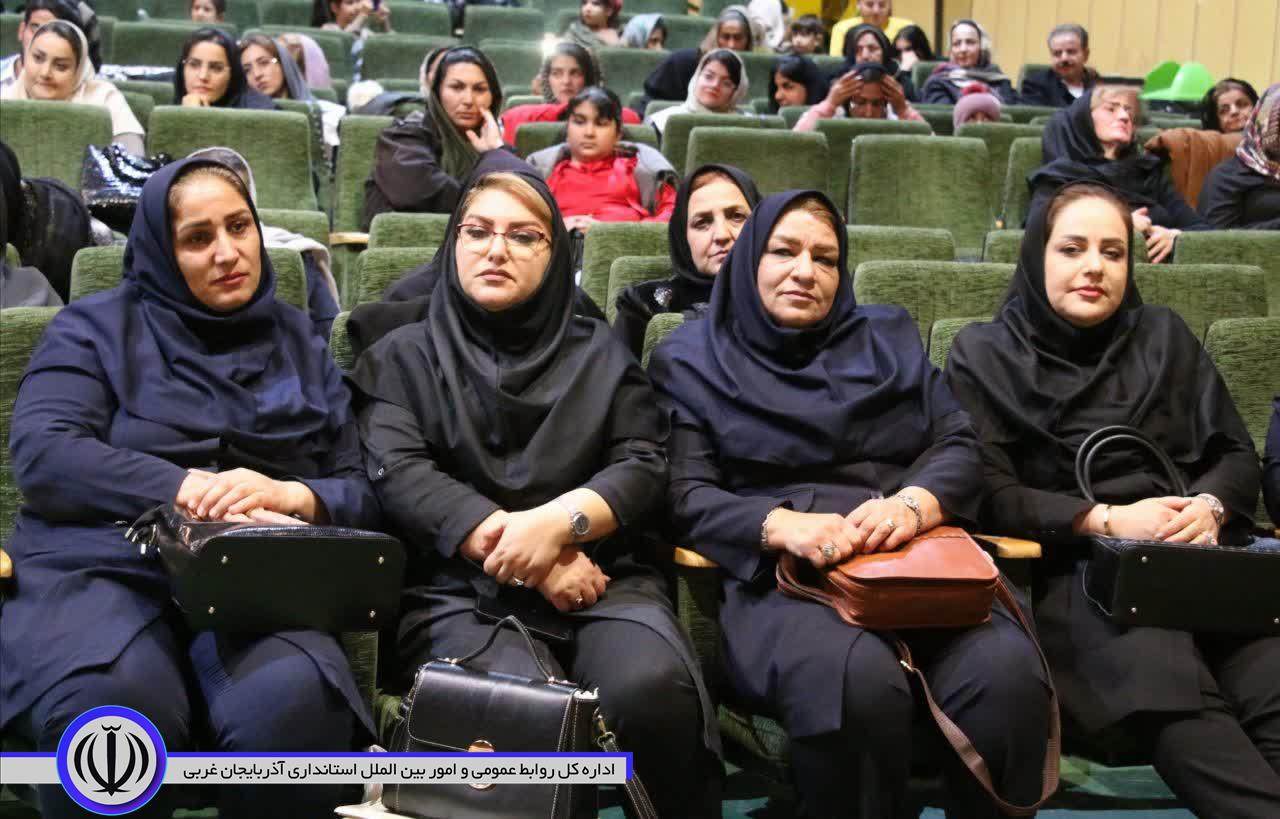 مراسم بزرگداشت هفته زن و روز مادر در مهاباد برگزار شد