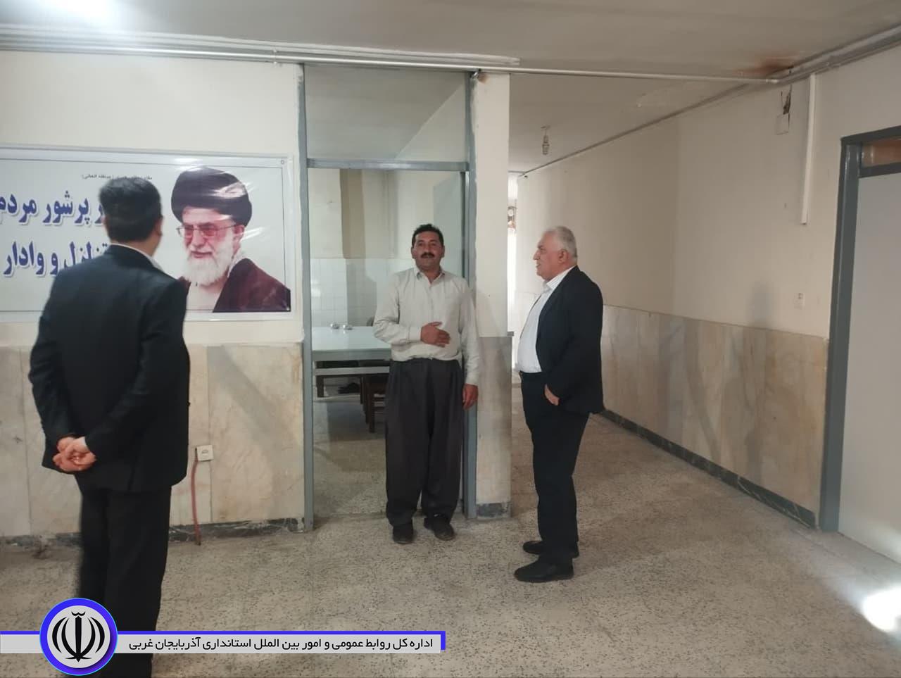 بازدید سرزده فرماندار ویژه شهرستان مهاباد از ادارات دولتی شهر خلیفان