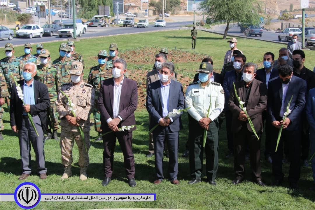 گلباران و عطر افشانی مزار شهید خلبان خالد حیدری به مناسبت گرامیداشت هفته دفاع مقدس