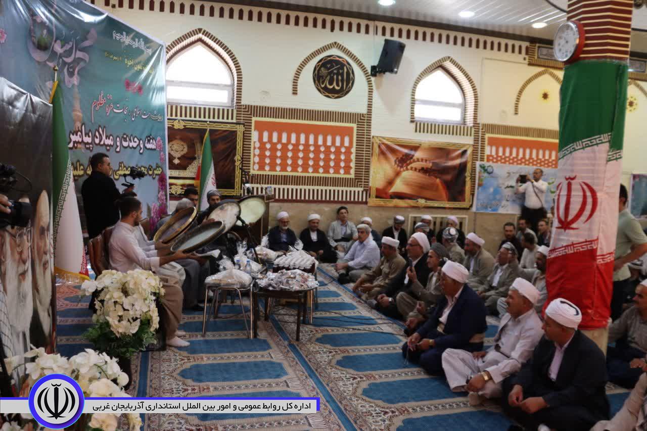 آیین گرامیداشت هفته وحدت در مسجد دارالاحسان مهاباد