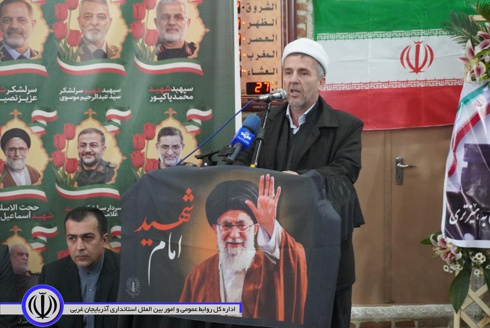 امام جمعه مهاباد: مکتب شهید قائد امت ادامه دار است