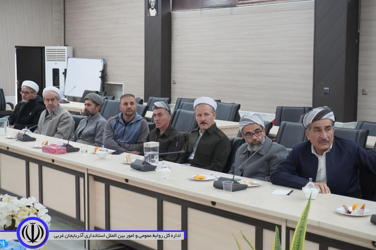 نشست هم اندیشی روحانیون و بررسی مشکلات موقوفات مهاباد