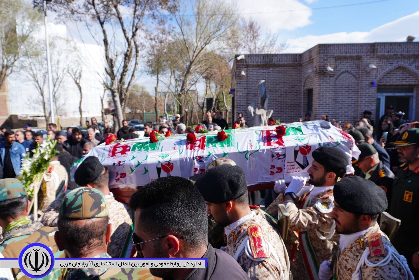 پیکر سرباز شهید مهابادی به خاک سپرده شد