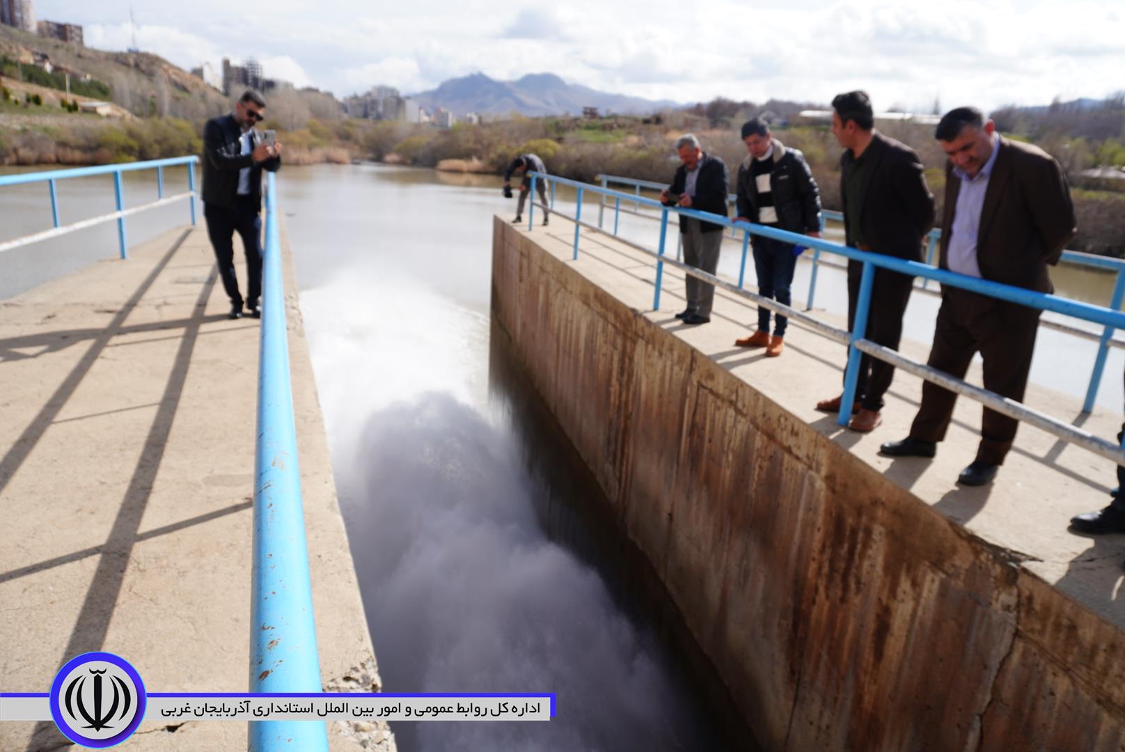 آب مخزن سد مهاباد به سمت دریاچه ارومیه رهاسازی شد