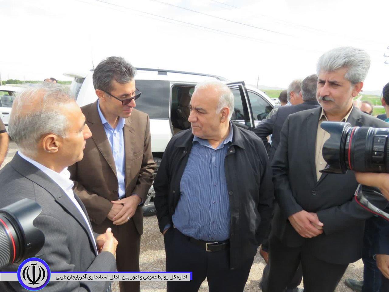 معاون وزیر راه و شهرسازی از پروژههای راه وشهرسازی مهاباد بازدید کرد