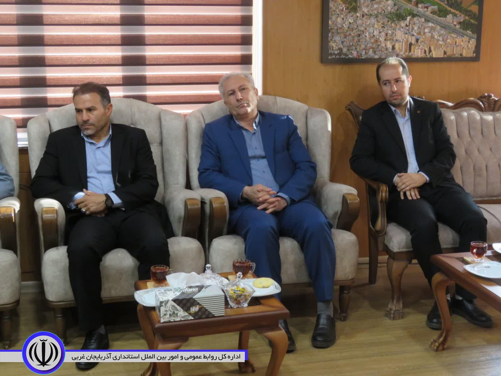 دیدار مقامات قضایی شهرستان با فرماندار ویژه مهاباد به مناسبت هفته دولت