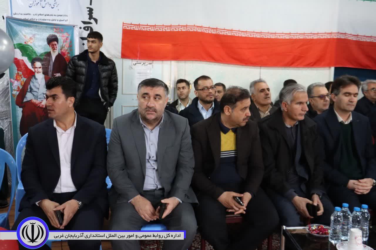 زنگ انقلاب در مهاباد نواخته شد